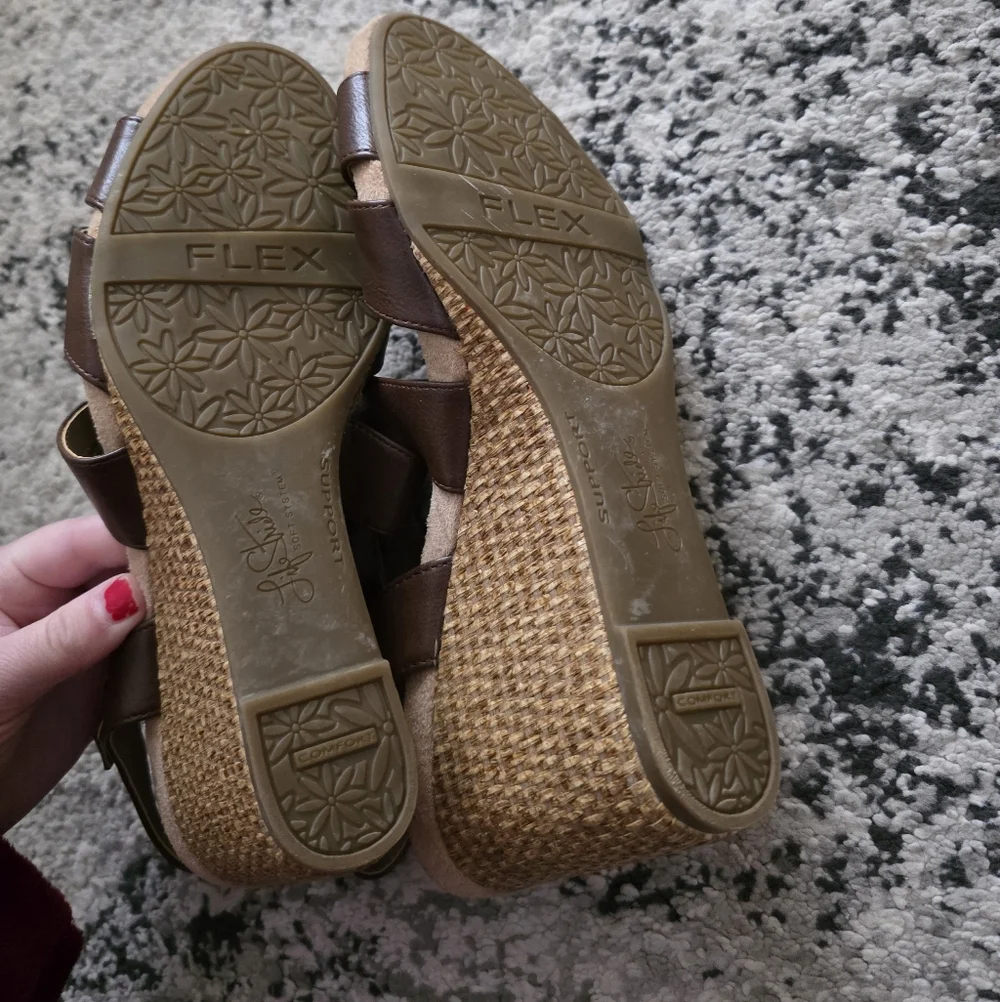 Life Stride Soft System Flex Wedge Heels Strapy Womwns 10 Brown Tan Boho Preppy